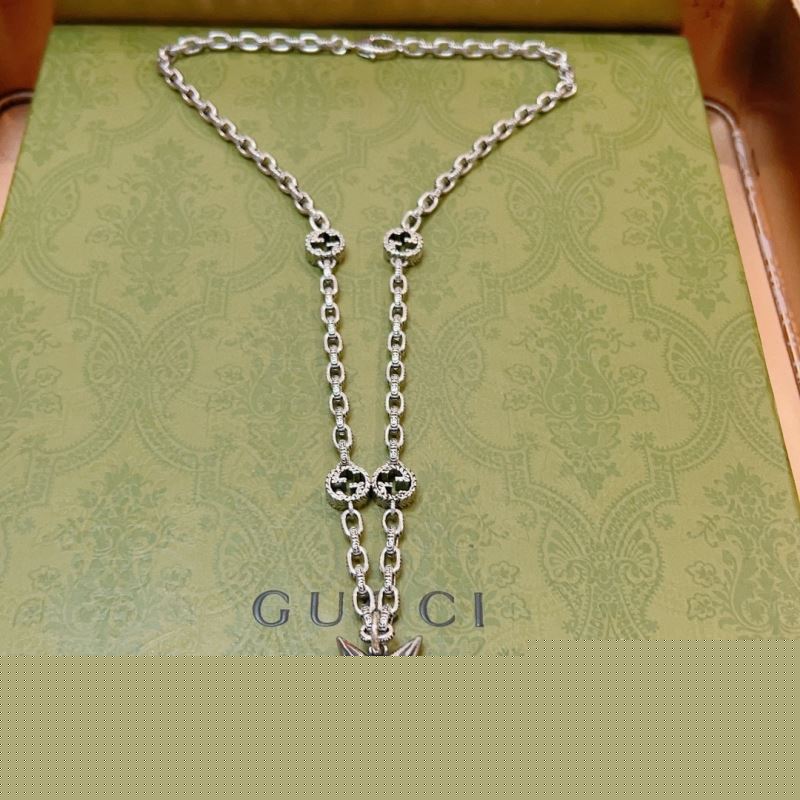 G*u*i necklaces